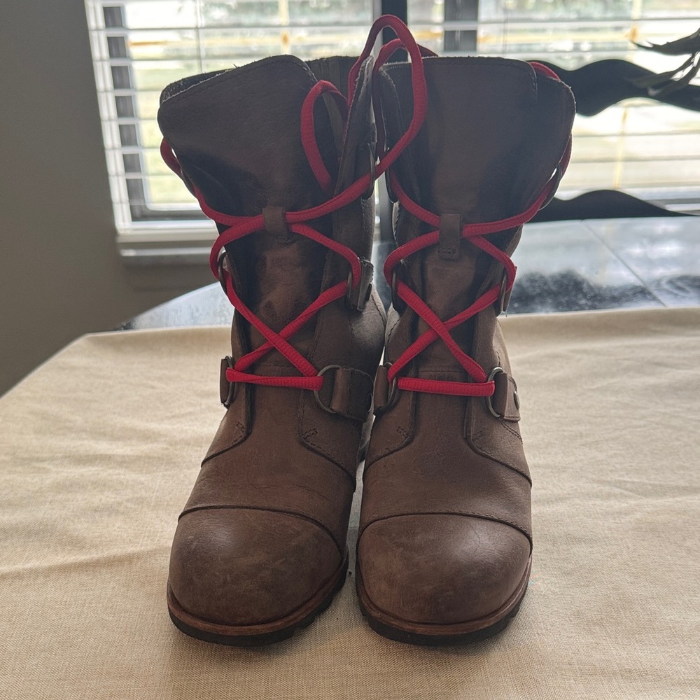 Sorel Brown Joan of Arctic Wedge